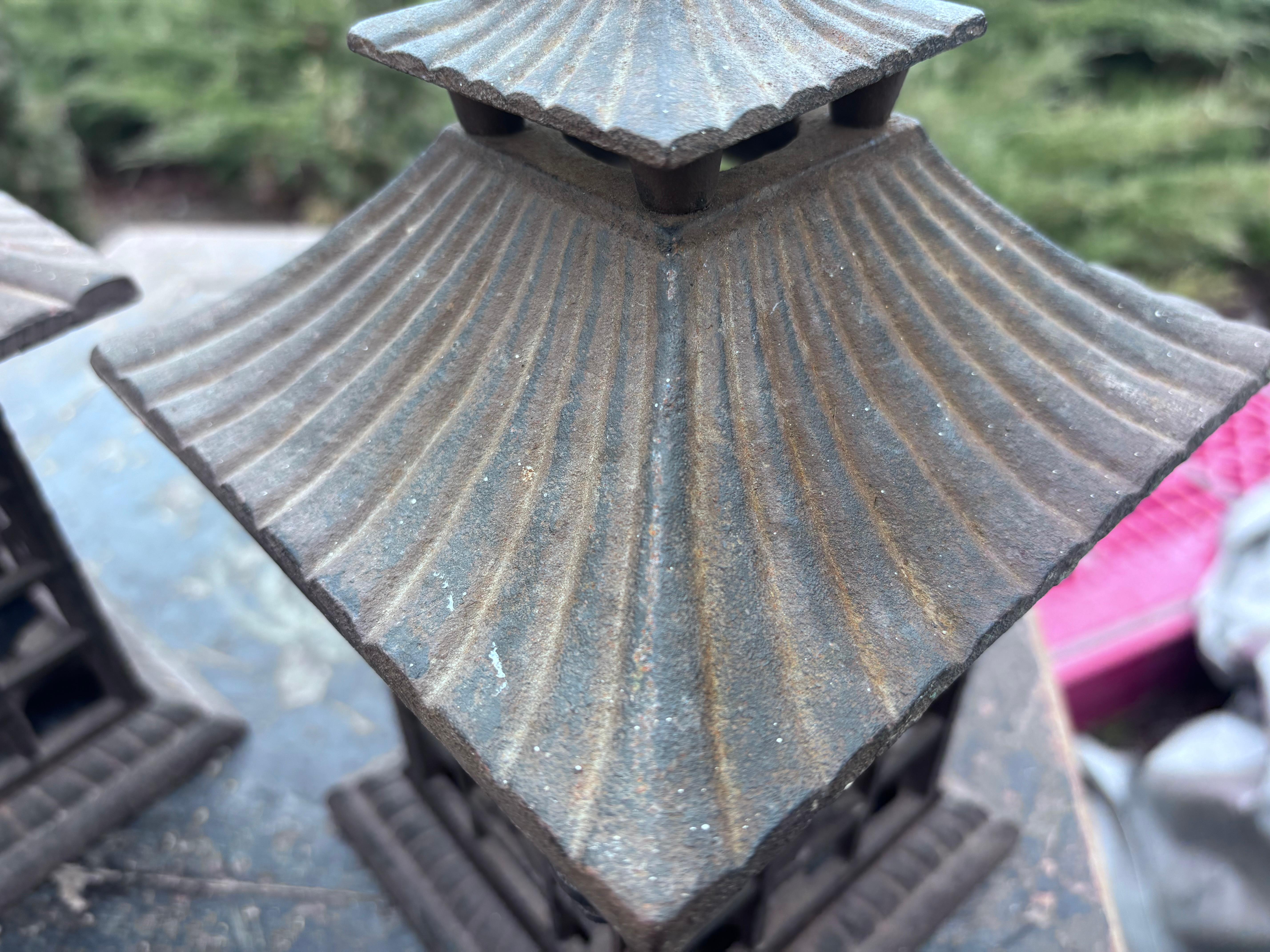 Paire de lanternes de pagode japonaises anciennes 4