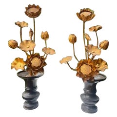 Paire de bouquets de fleurs de lotus japonais anciens et dorés