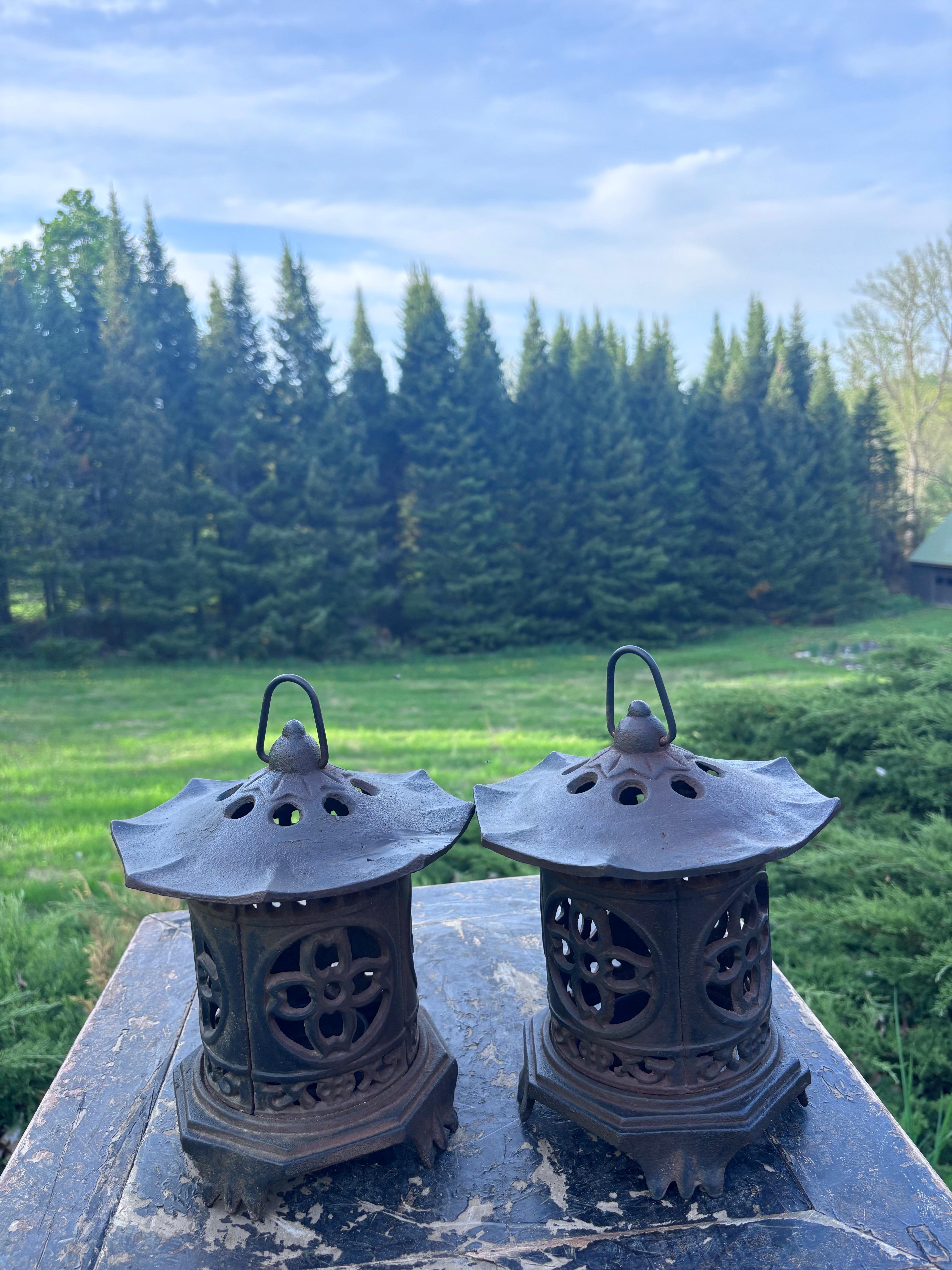 Hand-Crafted Japanese Antique Pair Pagoda Roof Lighting Lanterns With Flower Form Side Panels