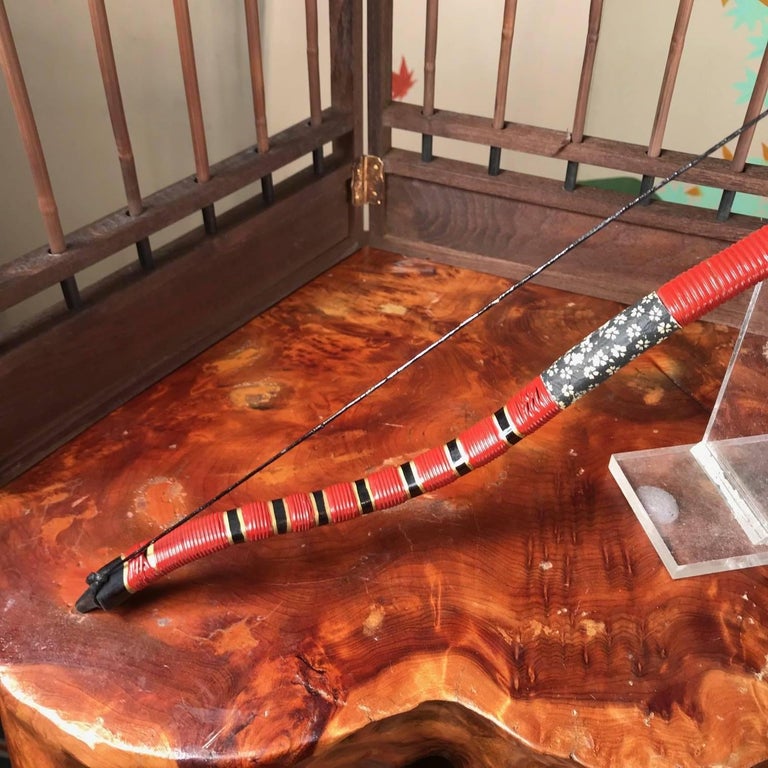 Japanese Antique Pair of Samurai Bow with Ten Arrows Meiji Period, 19th