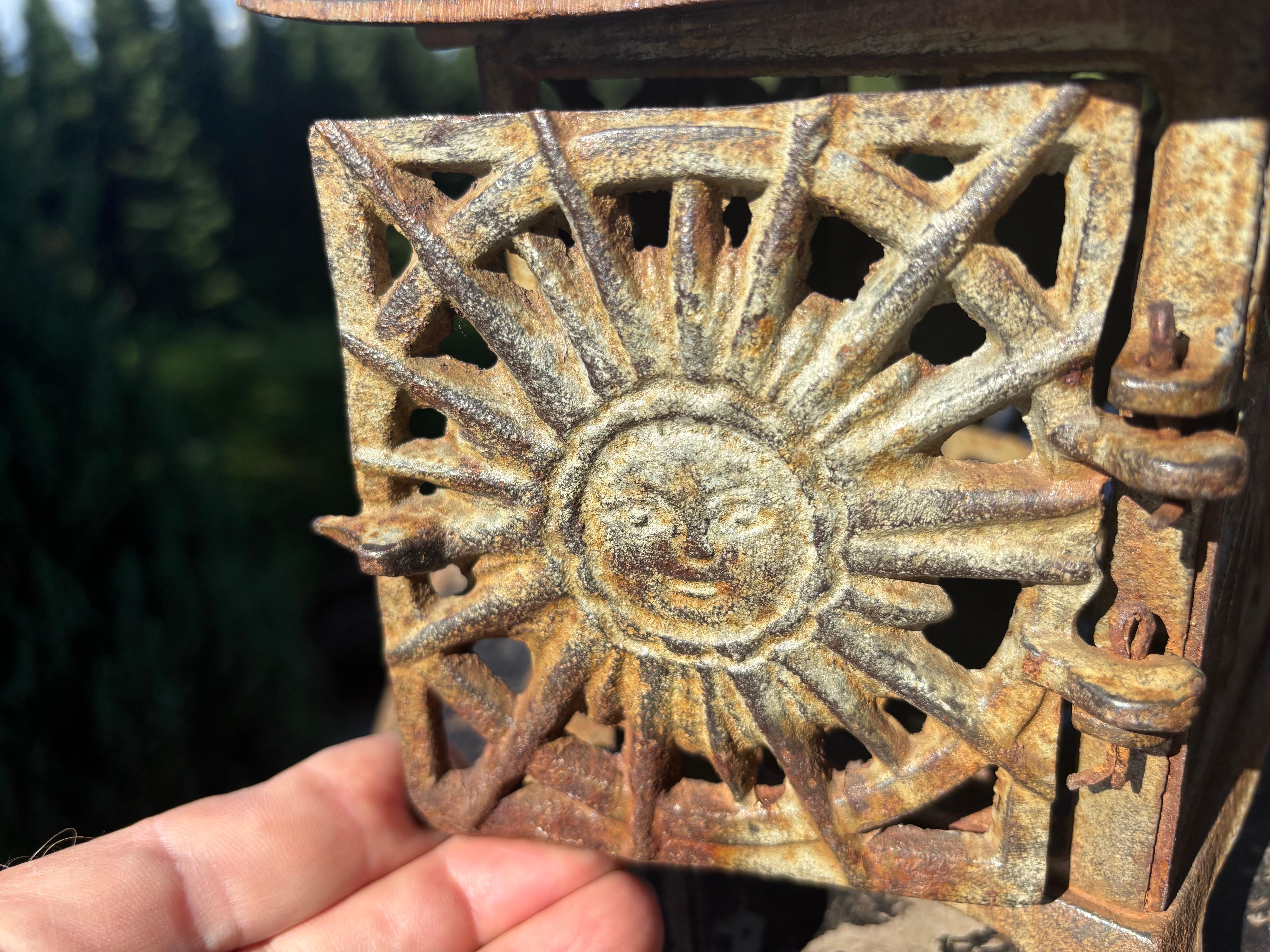 Paire de lanternes de toit de pagode japonaises anciennes à éclats de soleil en vente 5
