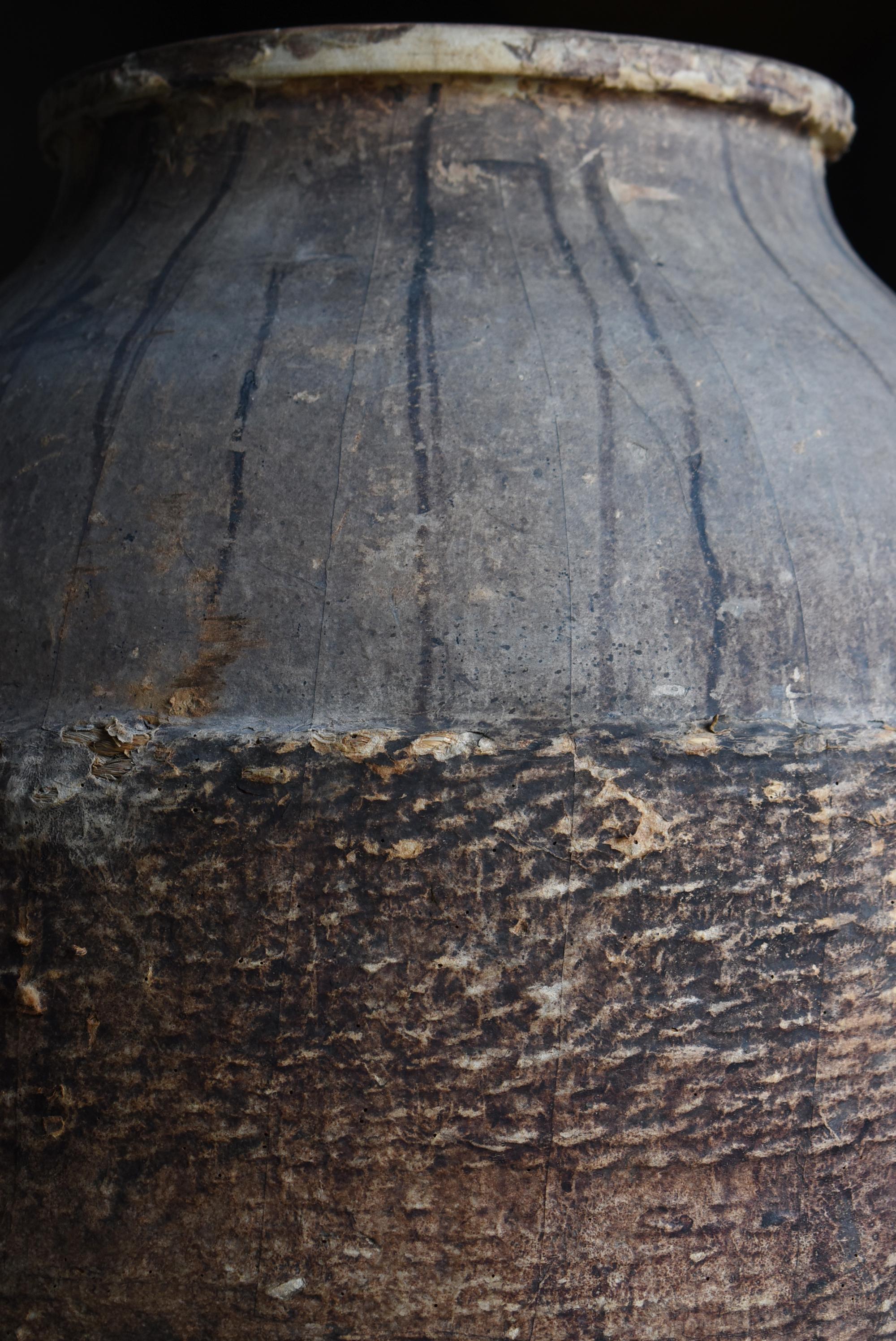 Non smaltato Antico vaso giapponese in ceramica rivestito di carta del 1860-1900 / Vaso Wabisabi in vendita