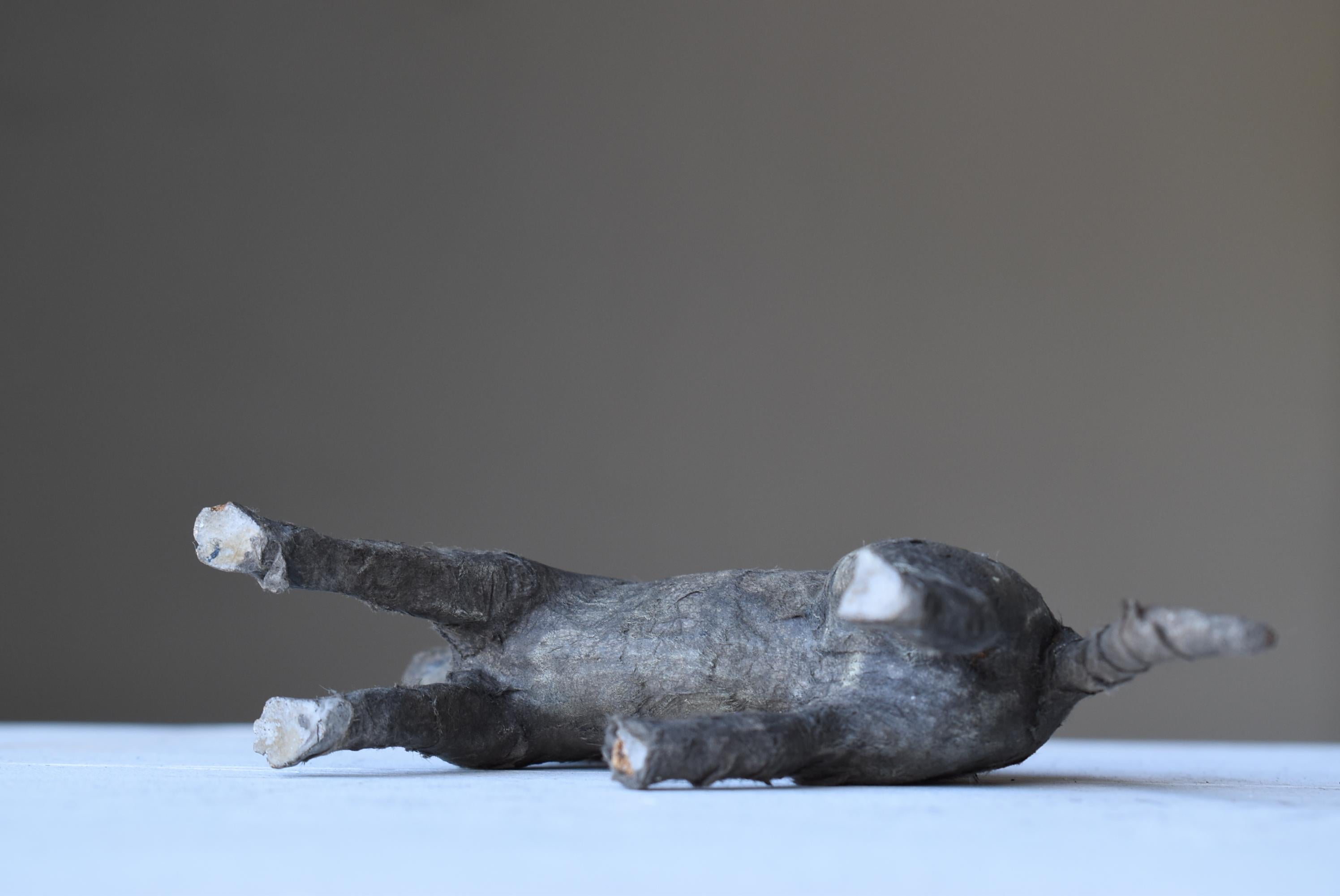 Objet japonais ancien loup en papier des années 1940-1960 / Figurine d'animal Wabi Sabi en vente 3