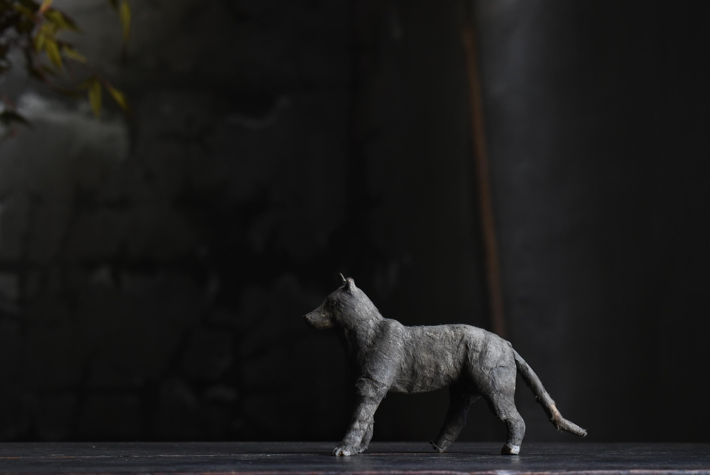 Objet japonais ancien loup en papier des années 1940-1960 / Figurine d'animal Wabi Sabi en vente 5