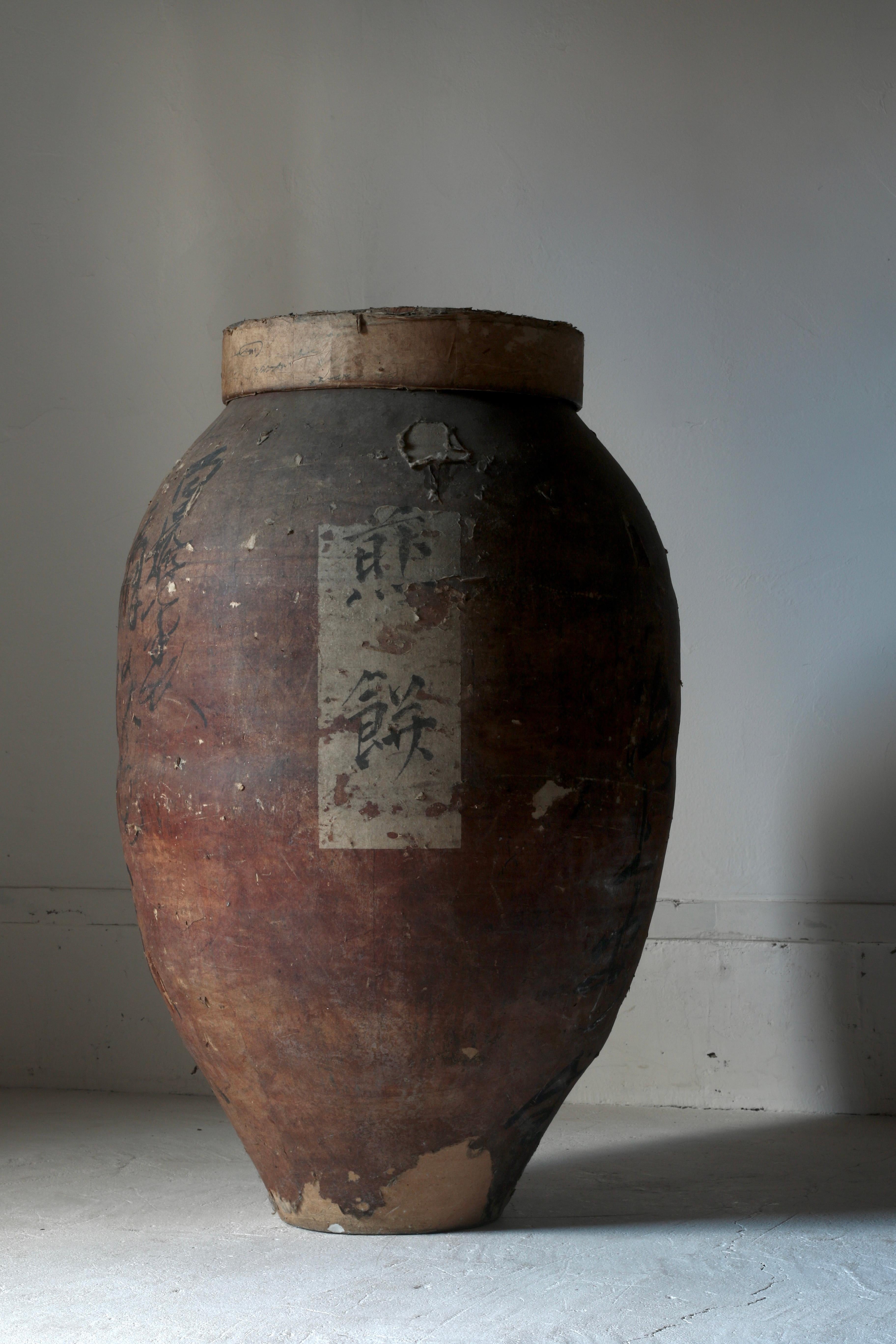This is an old Japanese big pottery.

It was used in an old teahouse in the Tohoku region of Japan.

It was used to transport and store tea leaves.

Since 