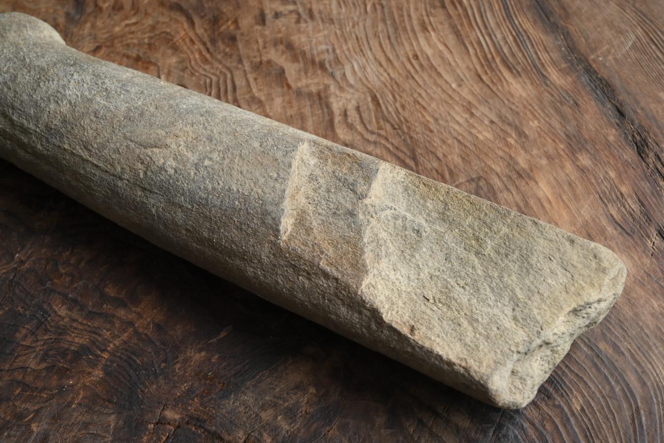 Ornement en pierre japonais ancien en forme de penis/objet très ancien fouillé en vente 1