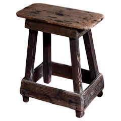 Japanischer antiker Kiefernholzhocker 1800, handgefertigt, einzigartig