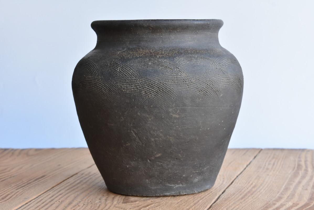 18th Century and Earlier Japanese Antique Pot 