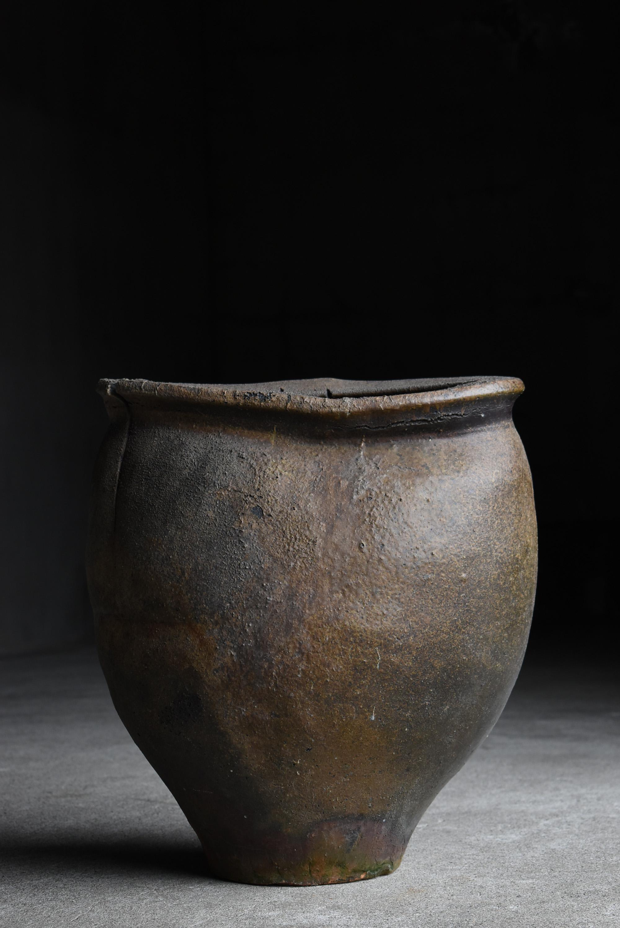 Japanese Antique Pottery 1600s-1700s/Flower Pot Vase Wabi-Sabi Jar In Good Condition In Sammu-shi, Chiba