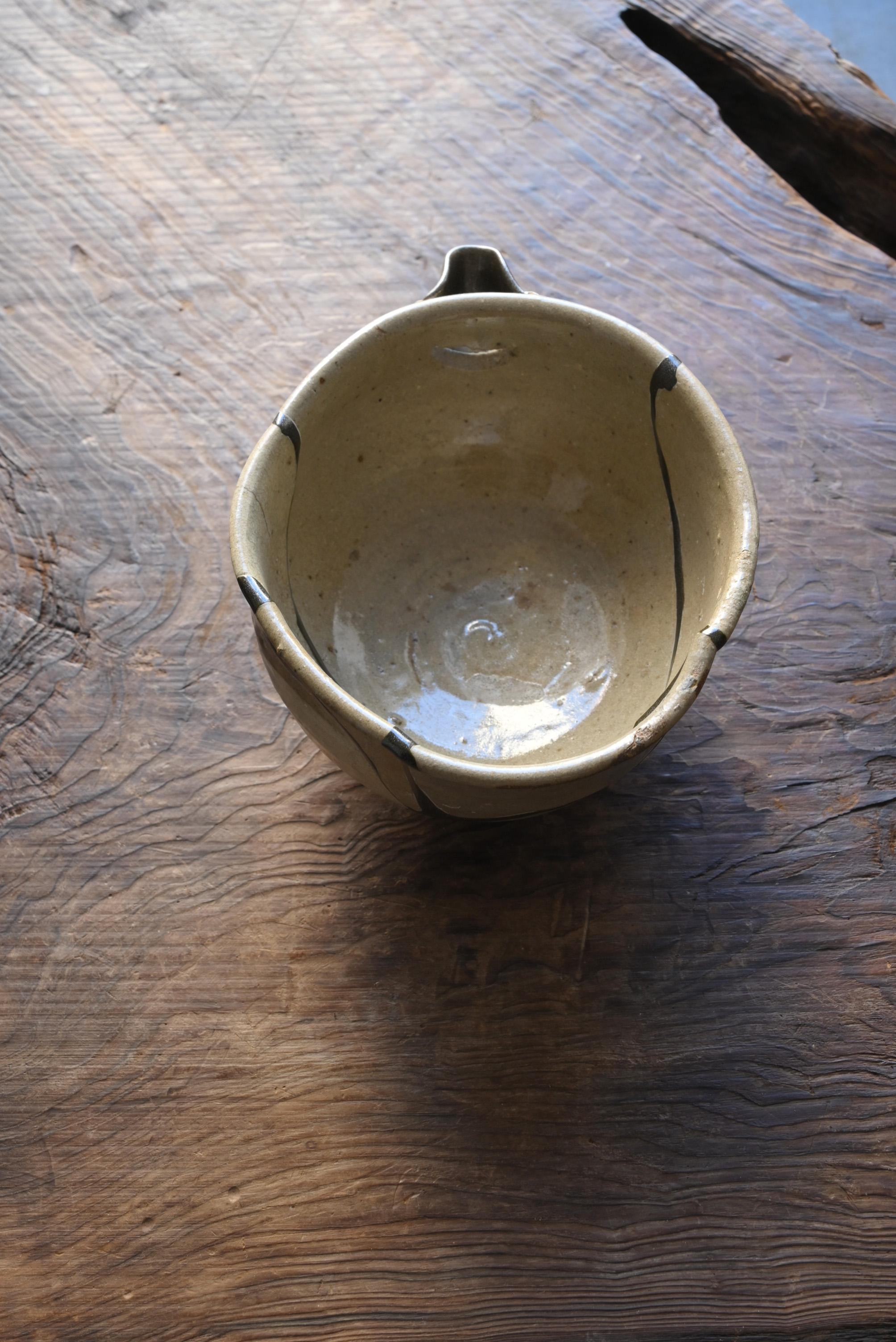 Edo Japanese antique pottery bowl/17th century - 18th century/Karatsu 