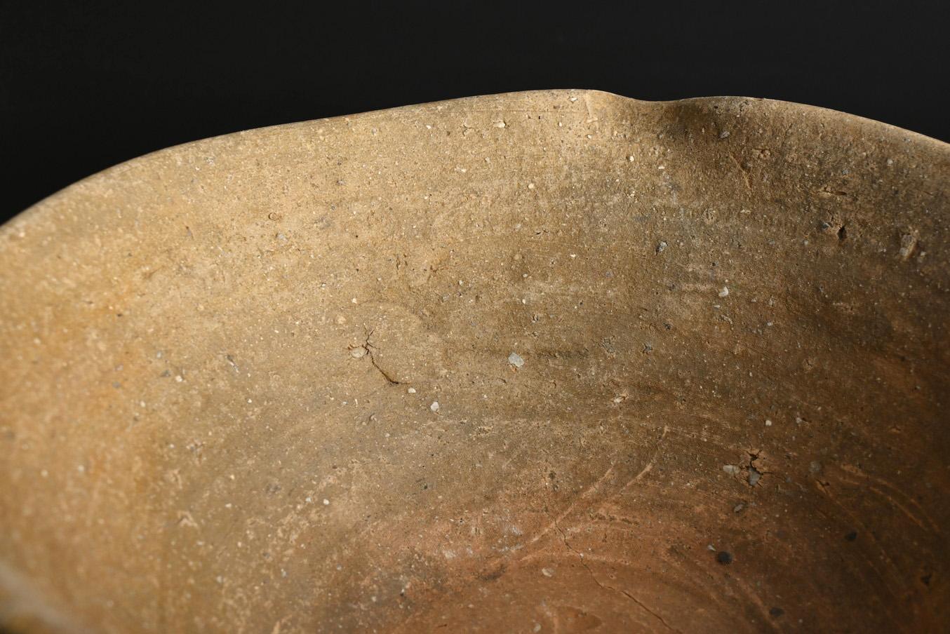 Japanese antique pottery bowl [tokoname ware]/Tokoname ware/12th-13th century For Sale 1