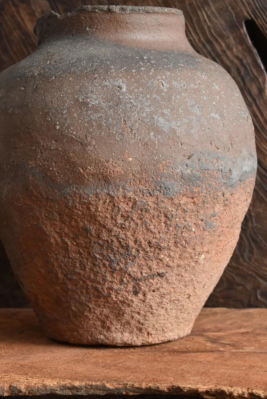 Japanese Antique Pottery Distorted Jar 1400-1500s / Wabi-Sabi Tokoname Vase For Sale 5