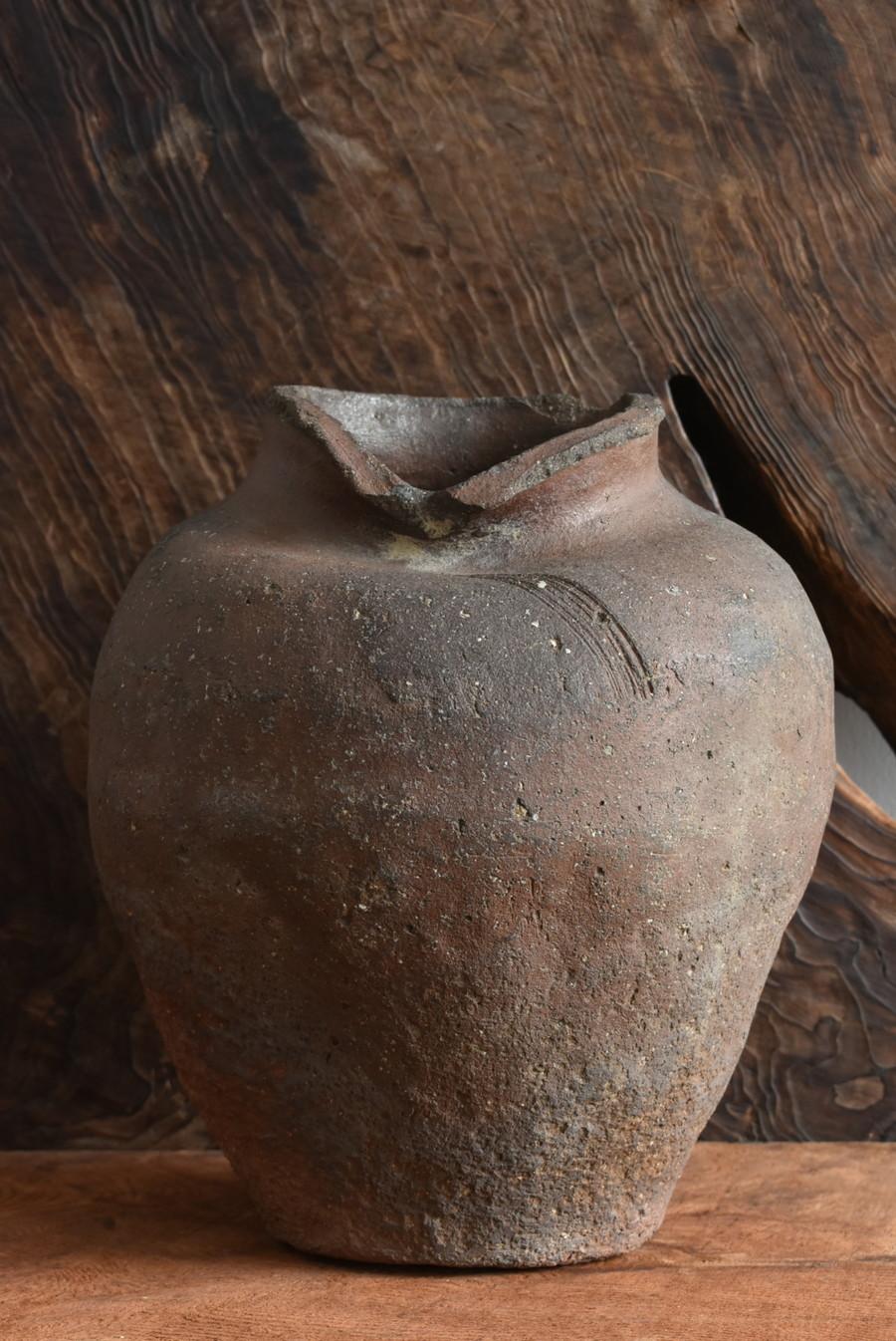 Other Japanese Antique Pottery Distorted Jar 1400-1500s / Wabi-Sabi Tokoname Vase For Sale
