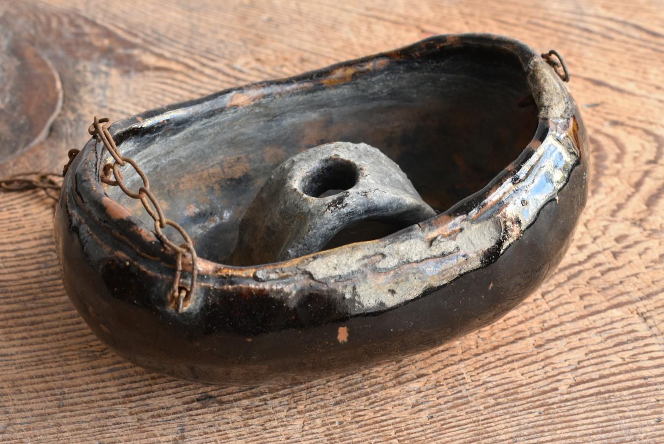 Japanische antike hängende Vase aus Keramik/Edo/1800er Jahre/bootförmige Vase im Angebot 8