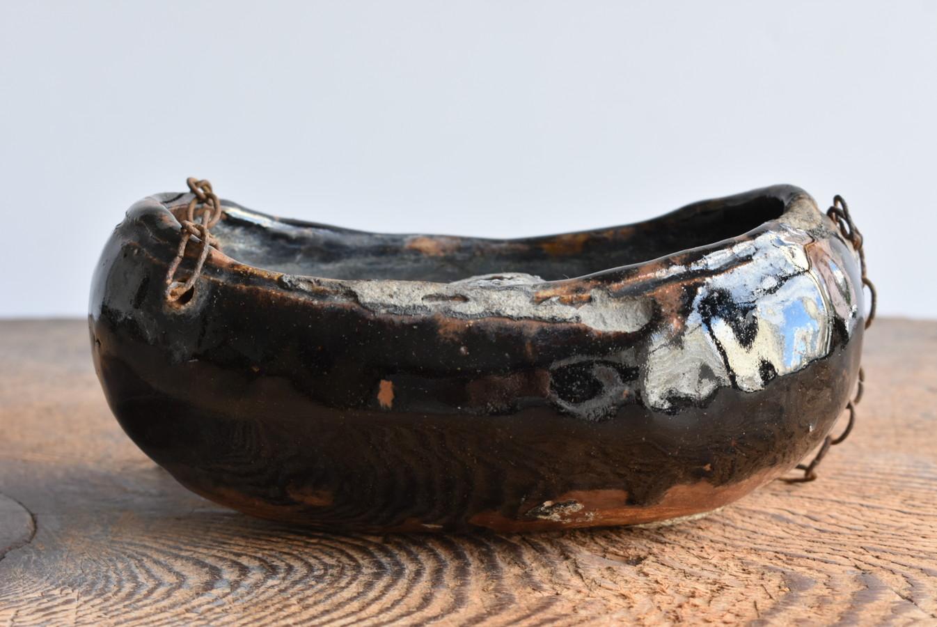 Japanische antike hängende Vase aus Keramik/Edo/1800er Jahre/bootförmige Vase im Angebot 9