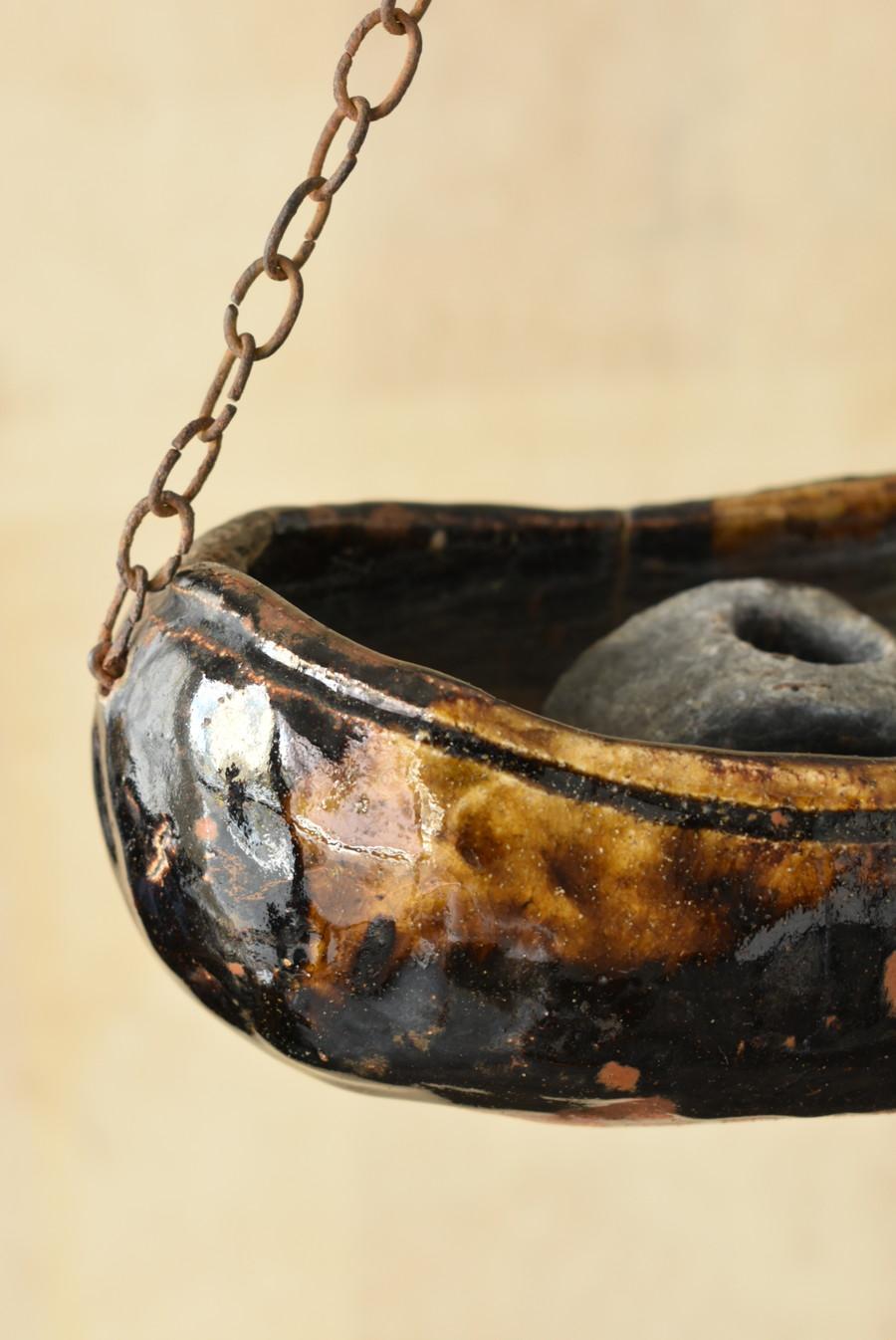 Japanische antike hängende Vase aus Keramik/Edo/1800er Jahre/bootförmige Vase (19. Jahrhundert) im Angebot