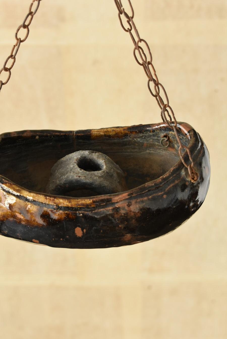 Japanische antike hängende Vase aus Keramik/Edo/1800er Jahre/bootförmige Vase (Töpferwaren) im Angebot