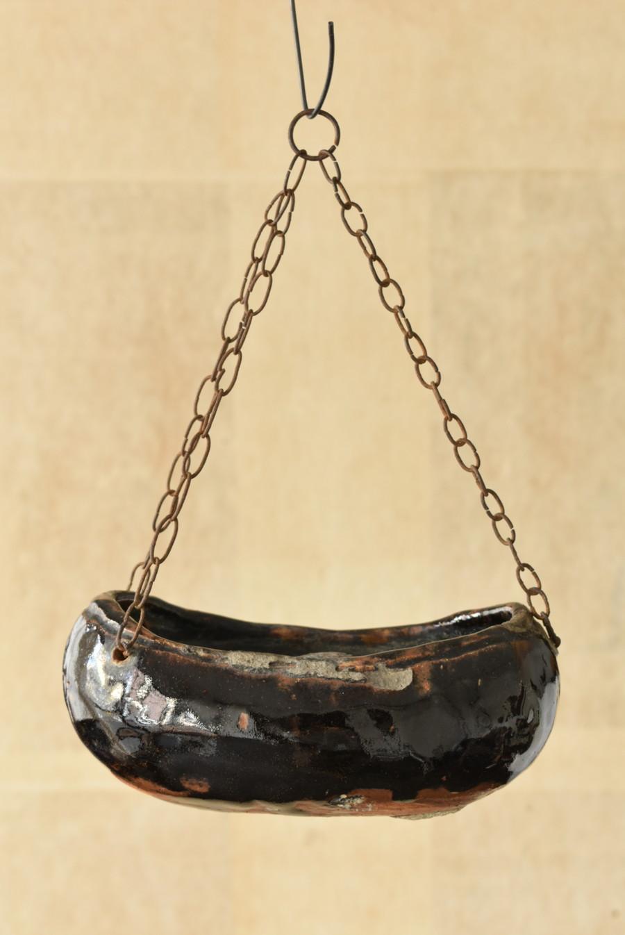 Japanische antike hängende Vase aus Keramik/Edo/1800er Jahre/bootförmige Vase im Angebot 1
