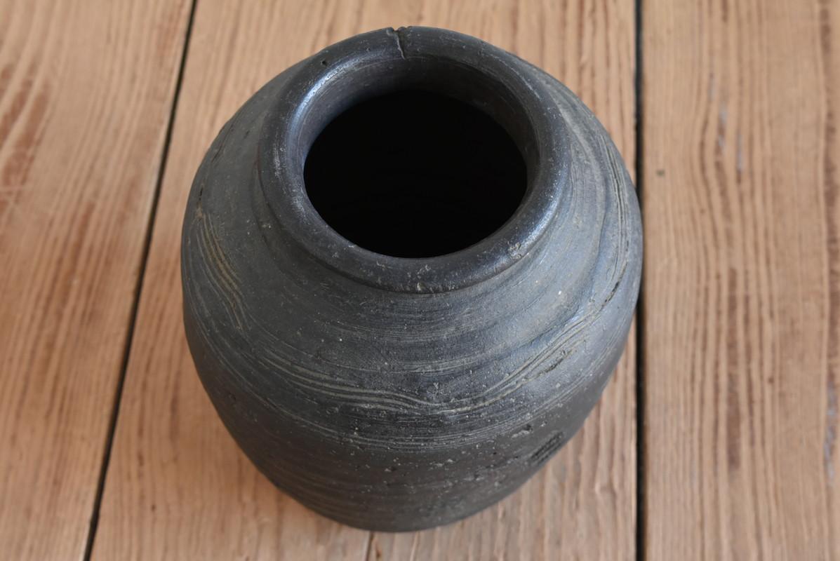 Japanese Antique Pottery Jar / 1550-1603 / Bizen Ware / Wabi-Sabi Vase In Good Condition In Sammu-shi, Chiba