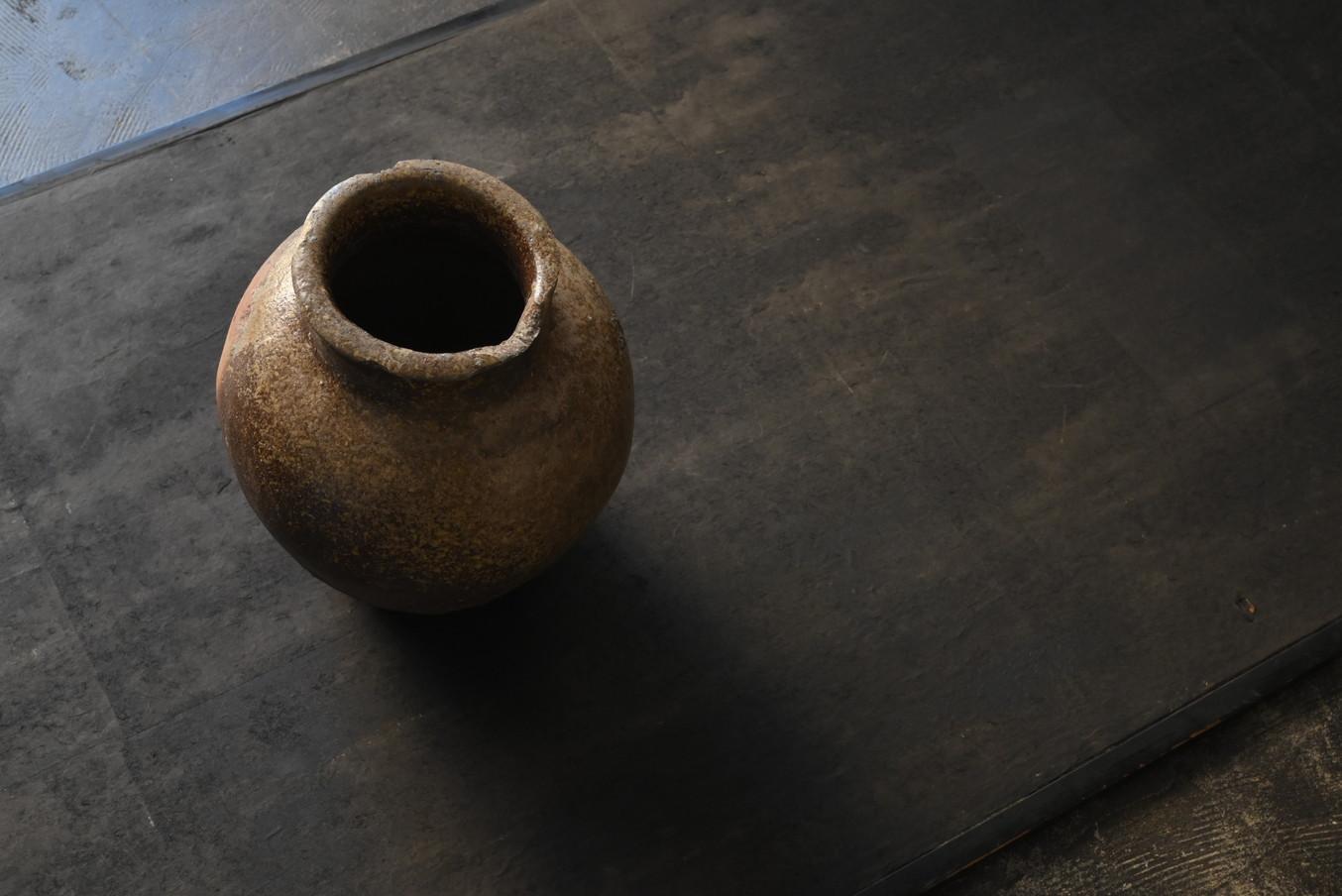 Hand-Crafted Japanese Antique Pottery Jar 15th-16th Century/ Wabi-Sabi Jar/Tokoname Vase For Sale