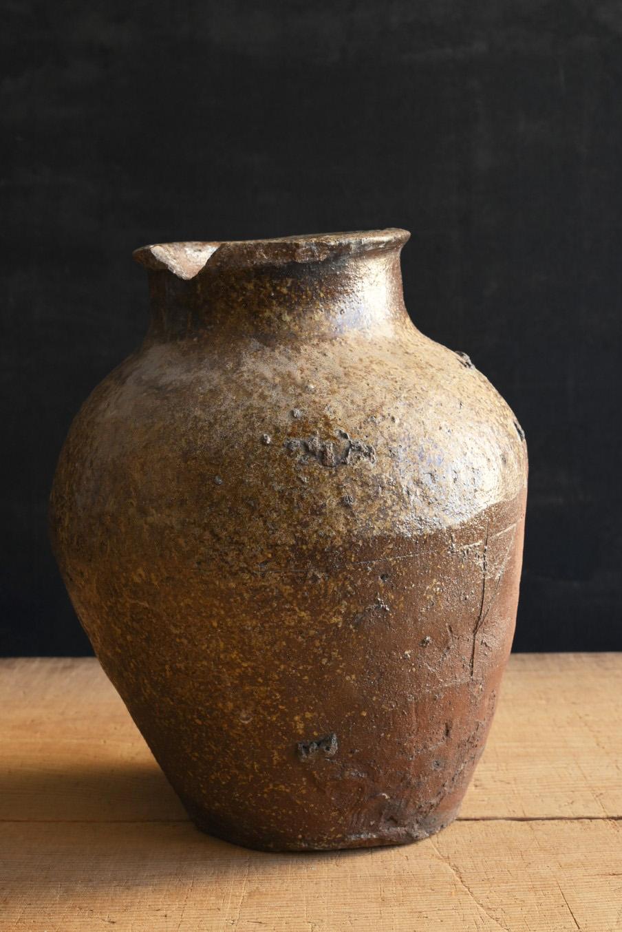Japanisches antikes japanisches Keramikgefäß aus dem 15. bis 16. Jahrhundert/ Wabi-Sabi-Gefäß/Tokoname-Vase (Töpferwaren) im Angebot