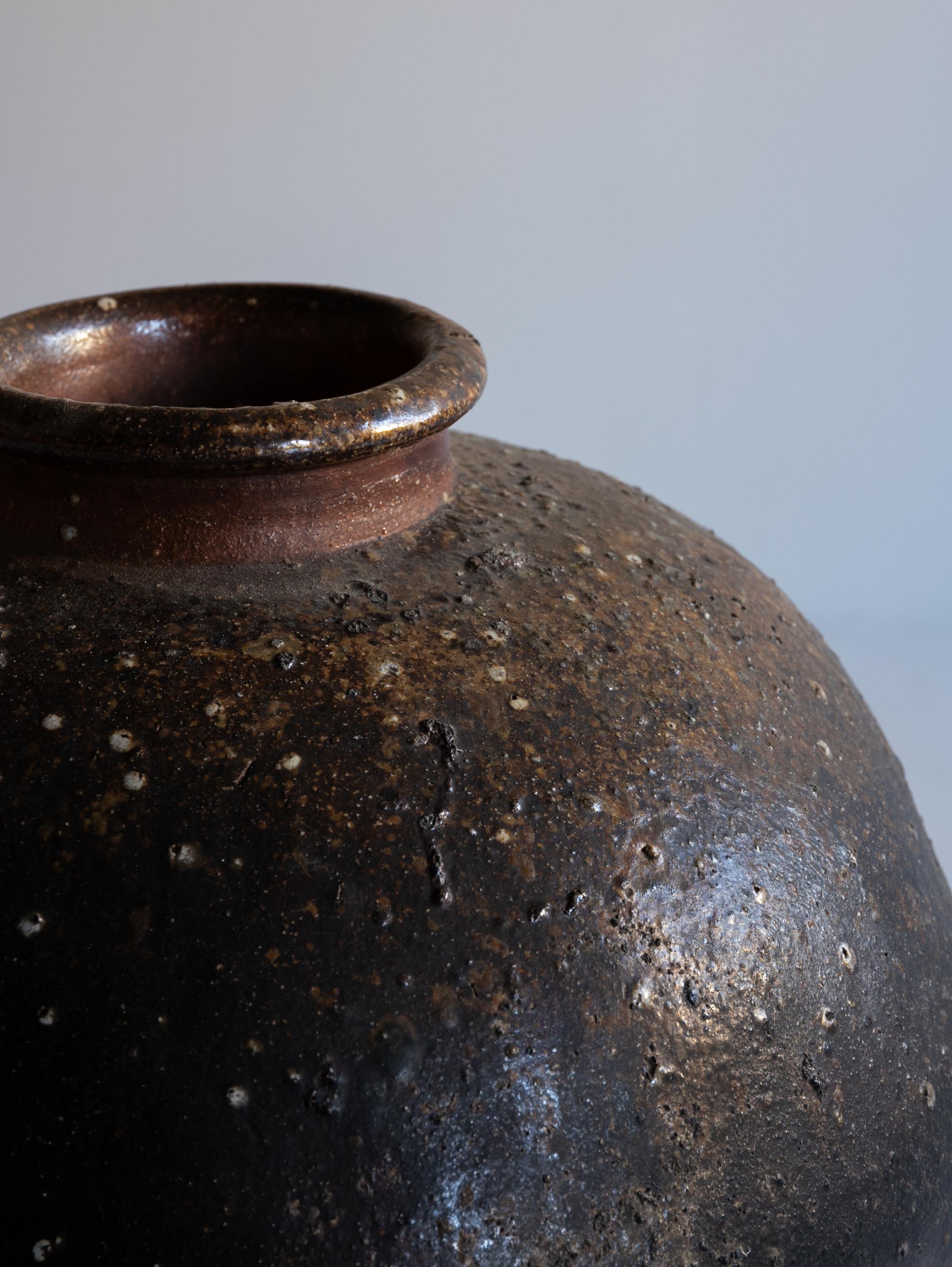 Antikes japanisches Keramikgefäß aus dem 15. bis 16. Jahrhundert/ Wabi-Sabi-Vase/Shigaraki/Shigaraki im Angebot 2