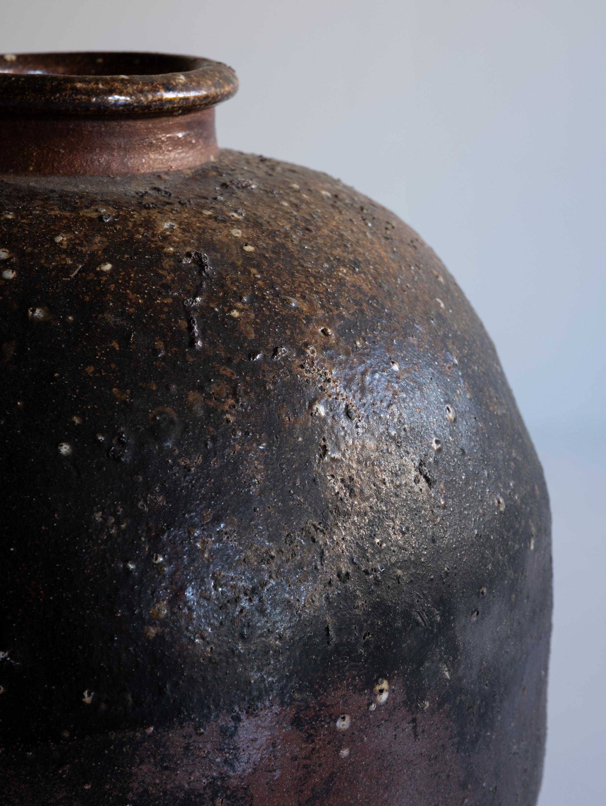 Antikes japanisches Keramikgefäß aus dem 15. bis 16. Jahrhundert/ Wabi-Sabi-Vase/Shigaraki/Shigaraki im Angebot 3