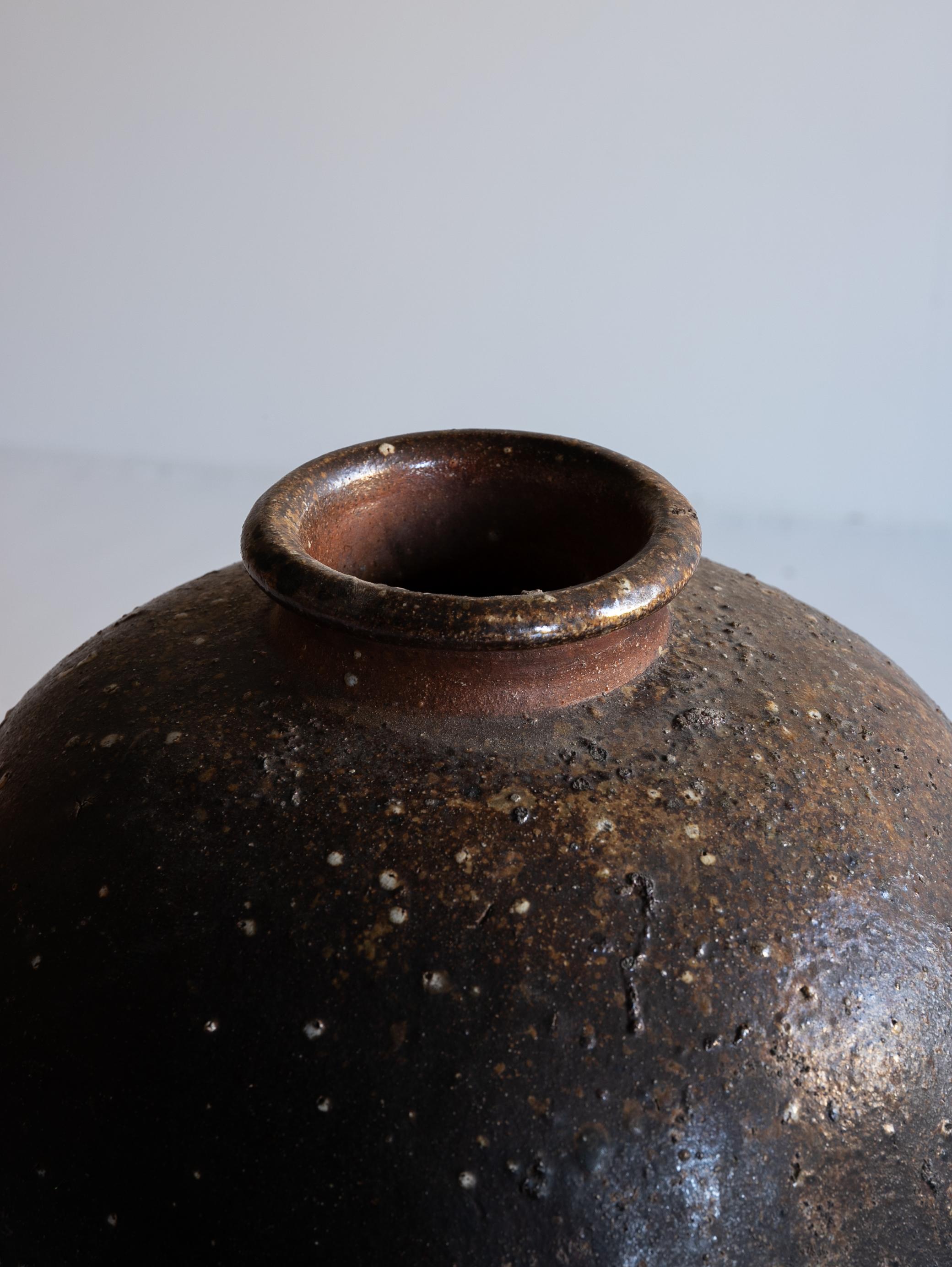 Antikes japanisches Keramikgefäß aus dem 15. bis 16. Jahrhundert/ Wabi-Sabi-Vase/Shigaraki/Shigaraki im Angebot 4