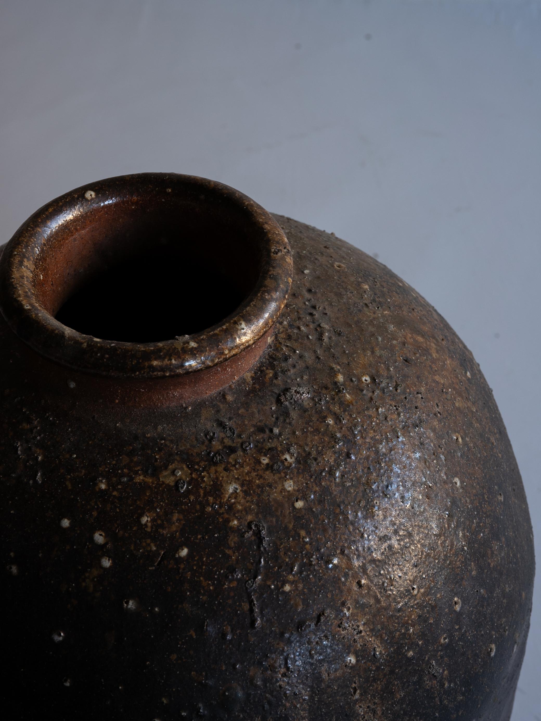 Antikes japanisches Keramikgefäß aus dem 15. bis 16. Jahrhundert/ Wabi-Sabi-Vase/Shigaraki/Shigaraki im Angebot 6