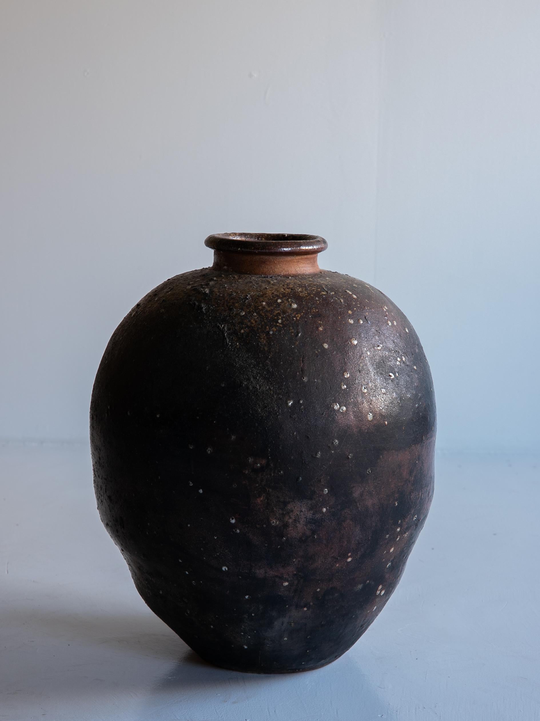 Antikes japanisches Keramikgefäß aus dem 15. bis 16. Jahrhundert/ Wabi-Sabi-Vase/Shigaraki/Shigaraki (Töpferwaren) im Angebot