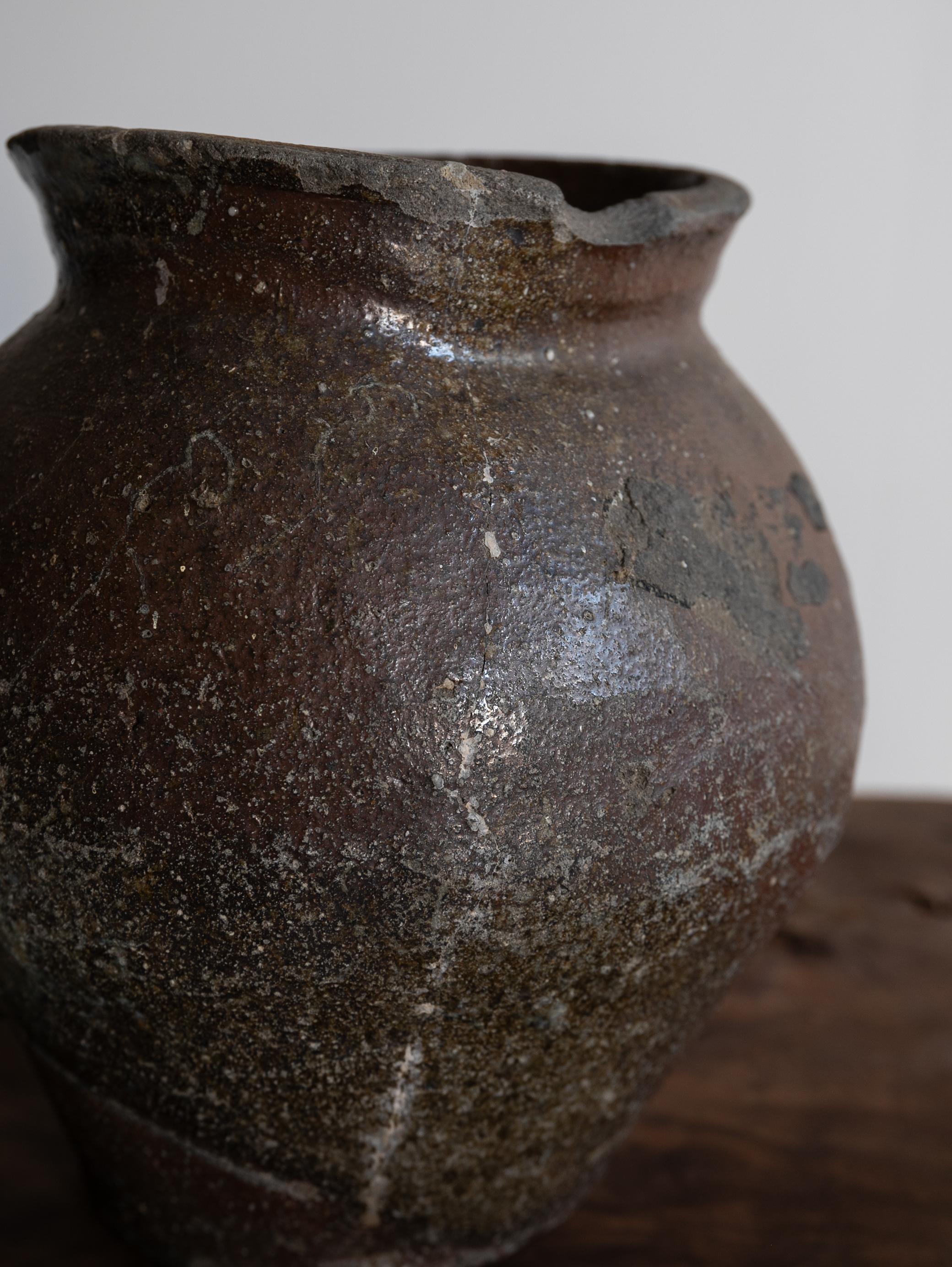 Antico vaso giapponese in ceramica del XVI-XVII secolo/ Wabi-Sabi Vase/Tokoname in vendita 5