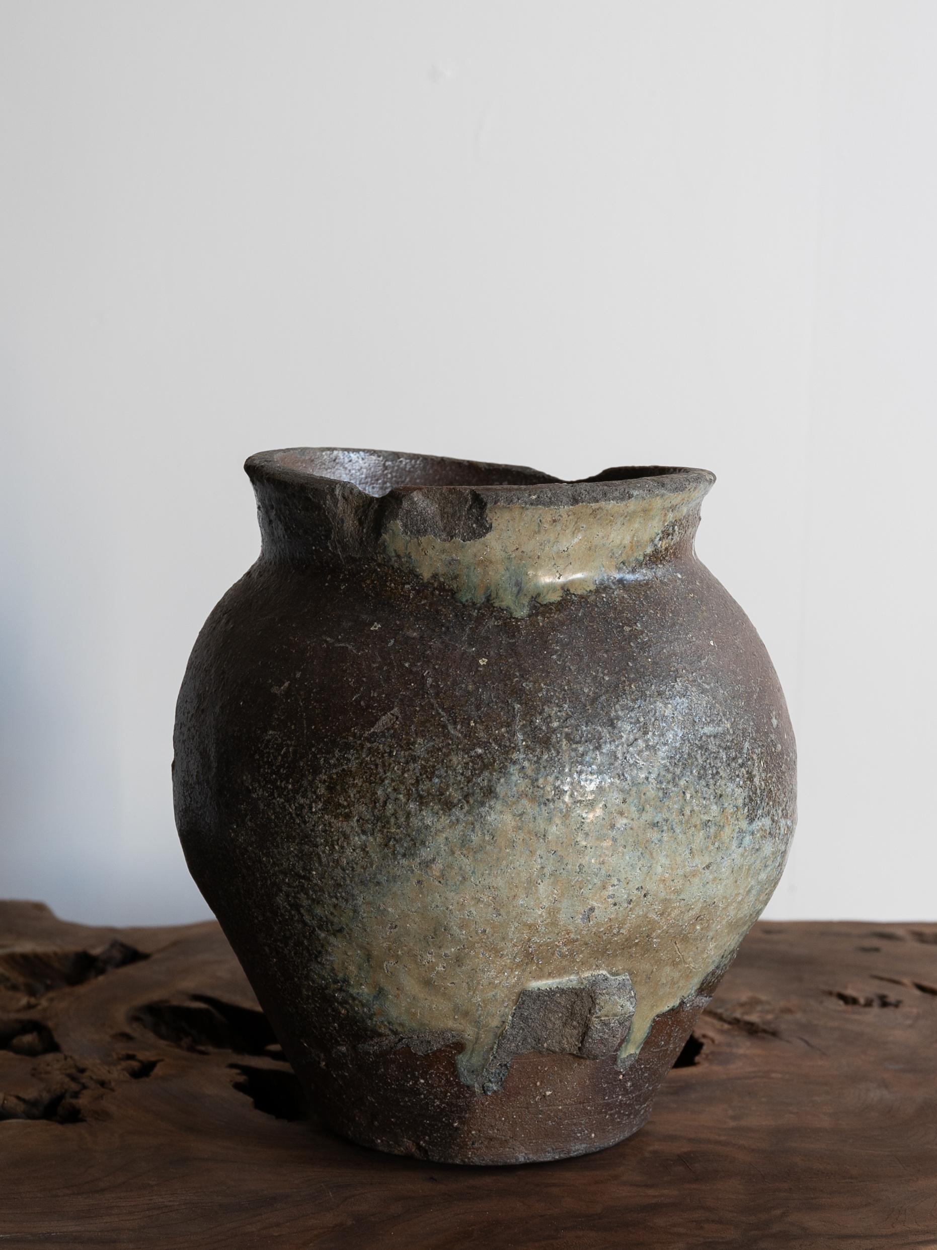 Fatto a mano Antico vaso giapponese in ceramica del XVI-XVII secolo/ Wabi-Sabi Vase/Tokoname in vendita