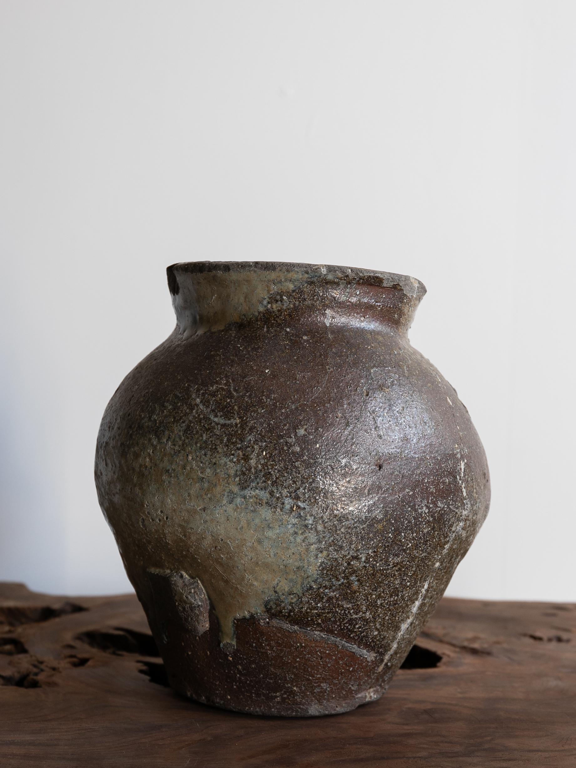 Terracotta Antico vaso giapponese in ceramica del XVI-XVII secolo/ Wabi-Sabi Vase/Tokoname in vendita