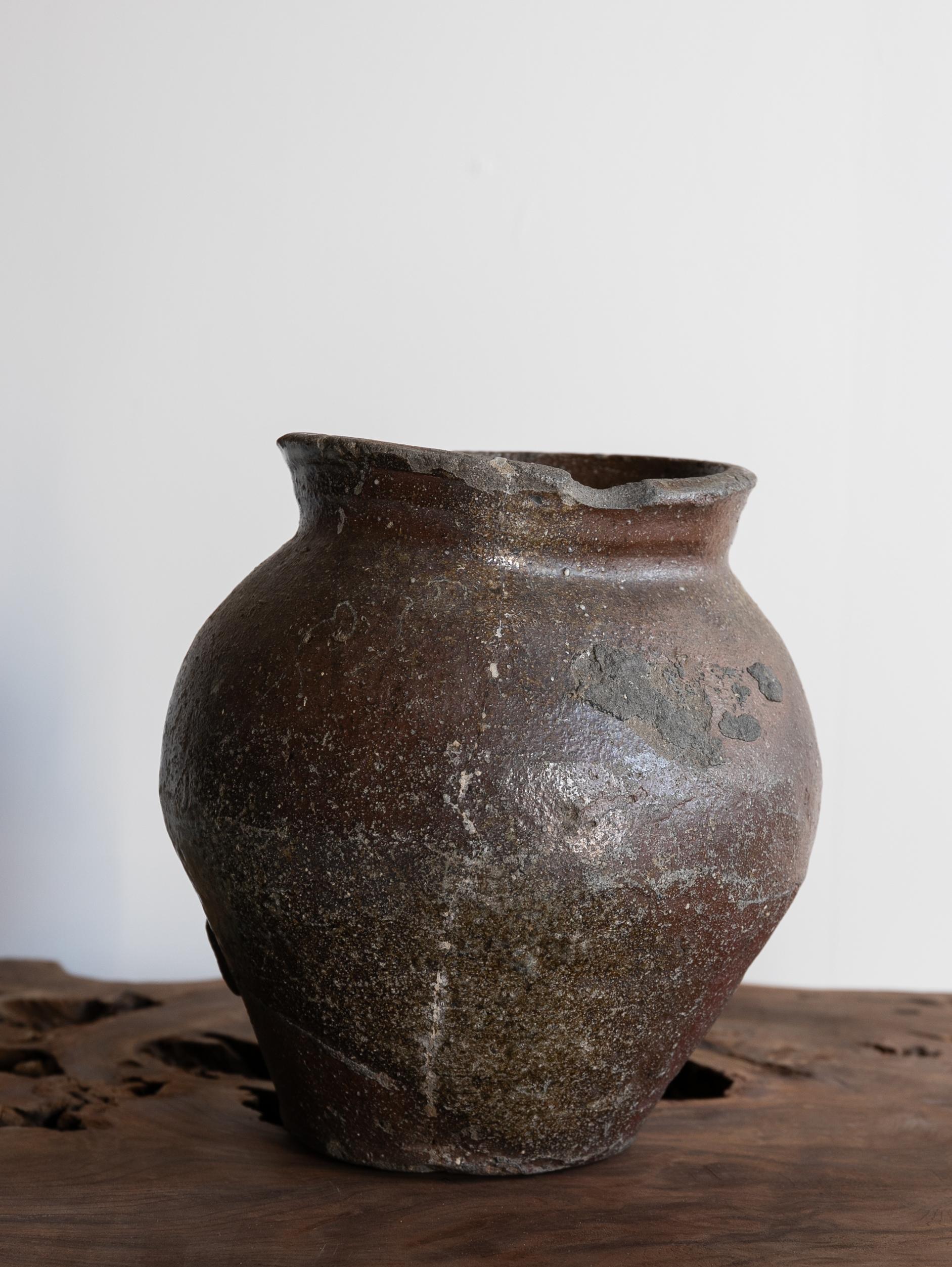 Antico vaso giapponese in ceramica del XVI-XVII secolo/ Wabi-Sabi Vase/Tokoname in vendita 1
