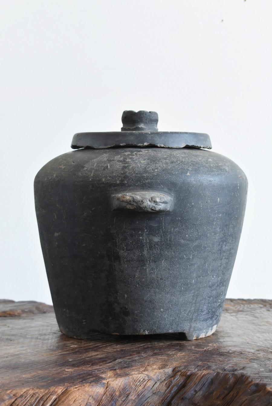 Japanese Antique Pottery Jar /1868-1920/Charcoal Bowl / Vase / Brazier In Good Condition For Sale In Sammu-shi, Chiba