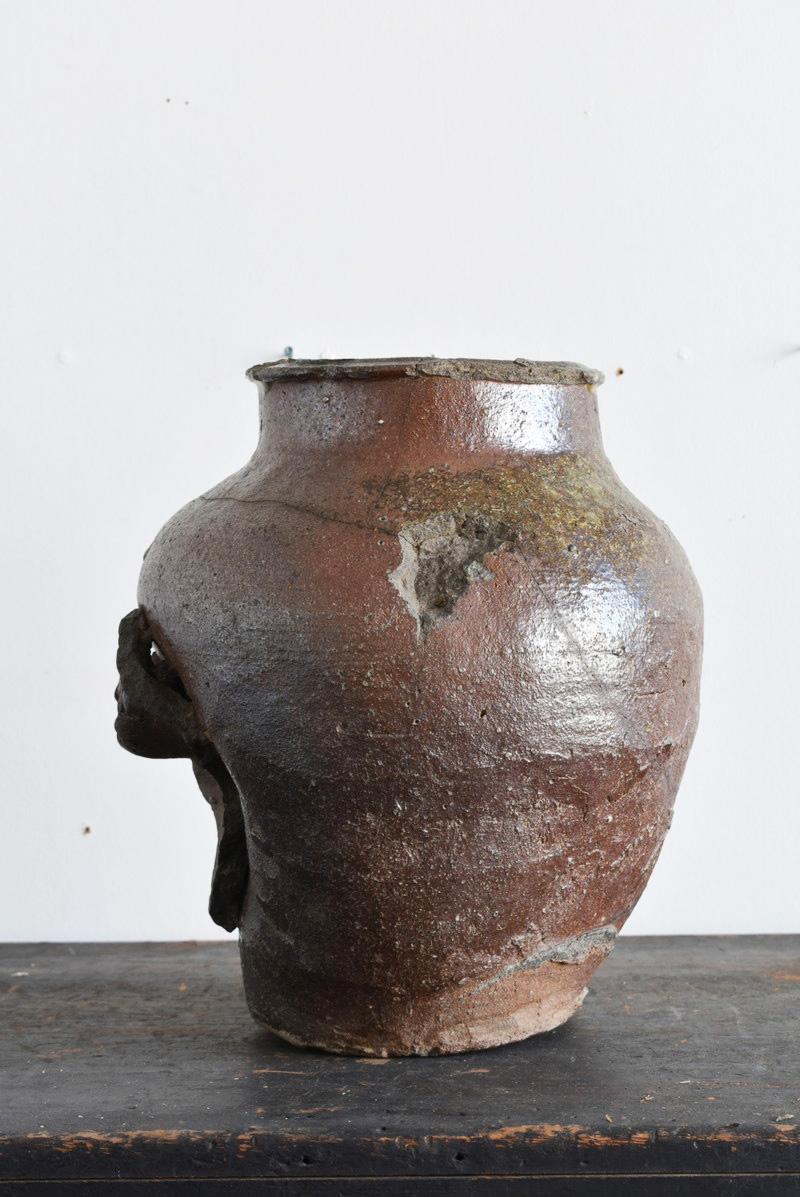 Japanese Antique Pottery Jar / Beautiful and Rare Natural Glaze and Shape Jar In Good Condition For Sale In Sammu-shi, Chiba