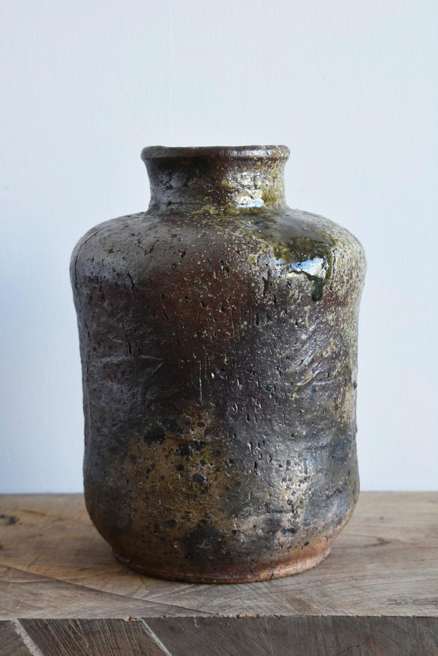Japanese Antique Pottery Jar /Early Edo Period/1600s/Vase with Beautiful Scenery 1