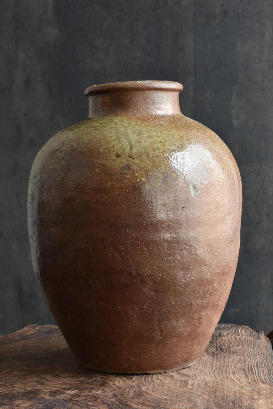 18th Century and Earlier Japanese Antique Pottery Jar 
