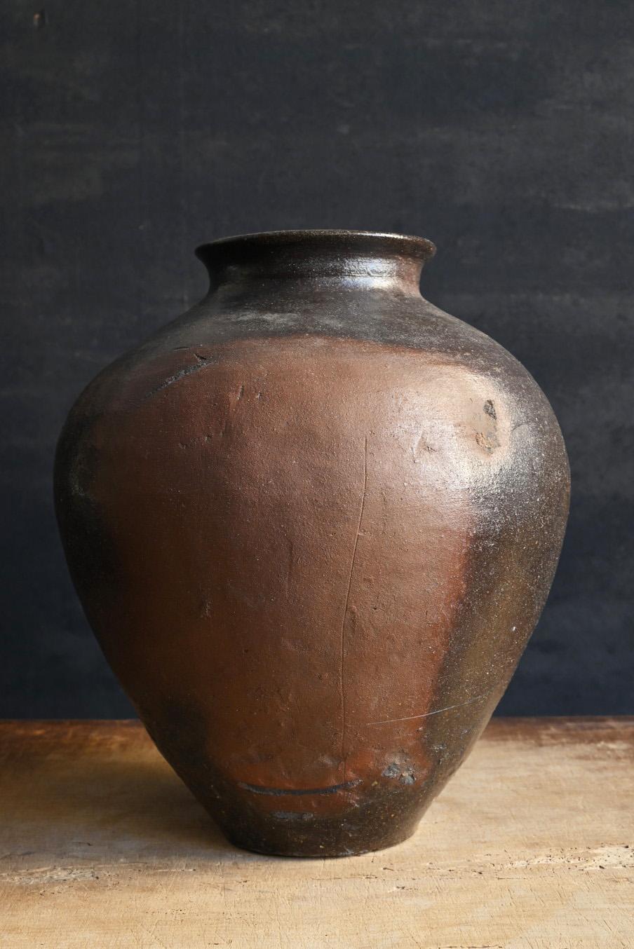 Japanese Antique Pottery Jar / Tokoname Ware / 1500s/ kiln-transformed vase In Good Condition In Sammu-shi, Chiba