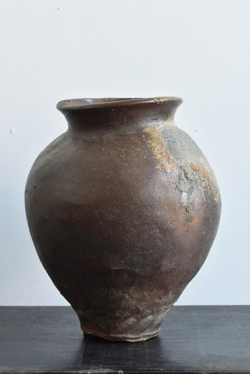 Hand-Crafted Japanese Antique Pottery Jar / Tokoname Ware / 1550-1650/ Vase of Natural Glaze