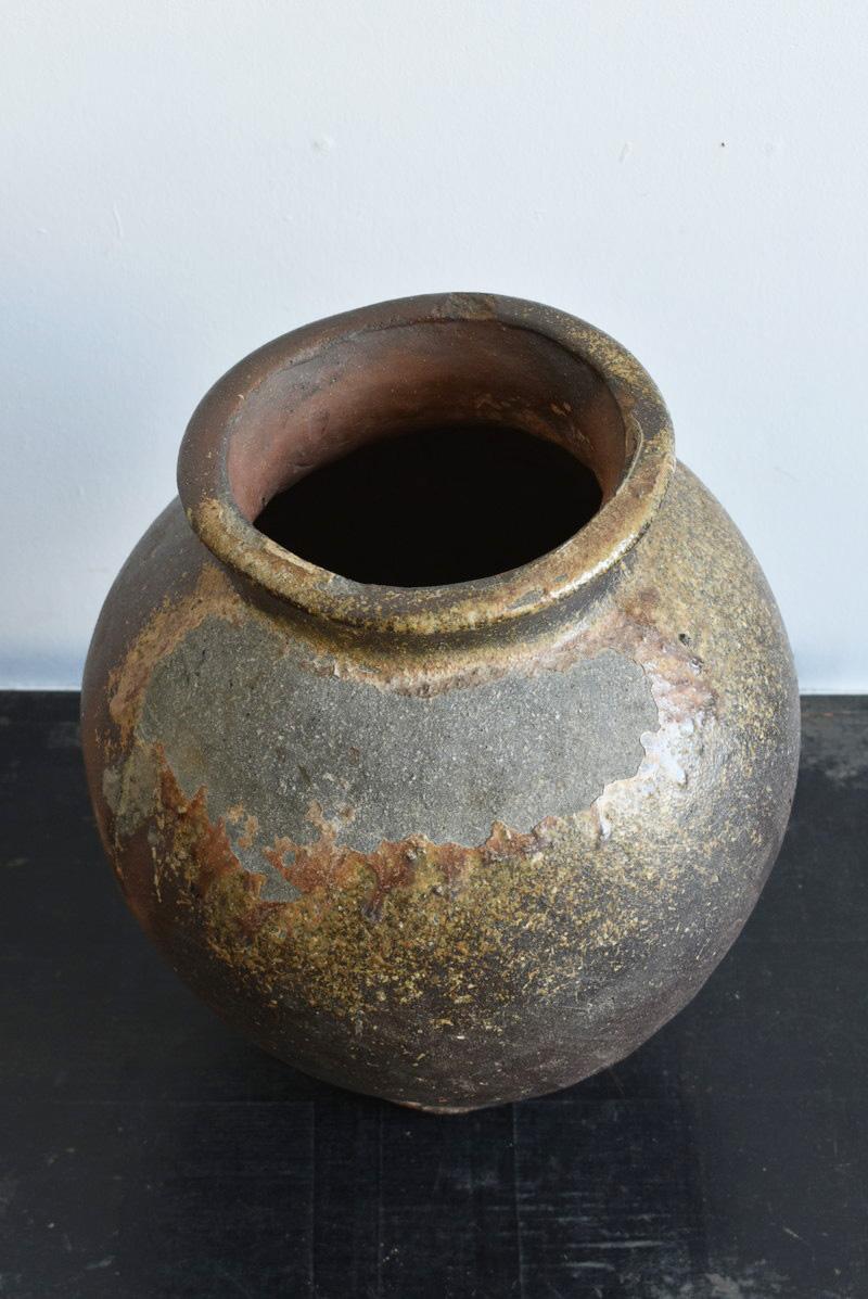 Japanese Antique Pottery Jar / Tokoname Ware / 1550-1650/ Vase of Natural Glaze In Good Condition In Sammu-shi, Chiba