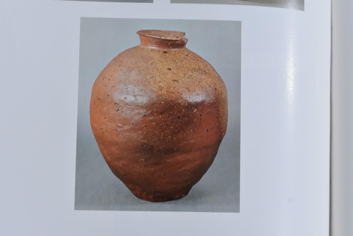Japanese antique pottery large Jar/1400s/color gradation by kiln firing/Shigarak For Sale 13