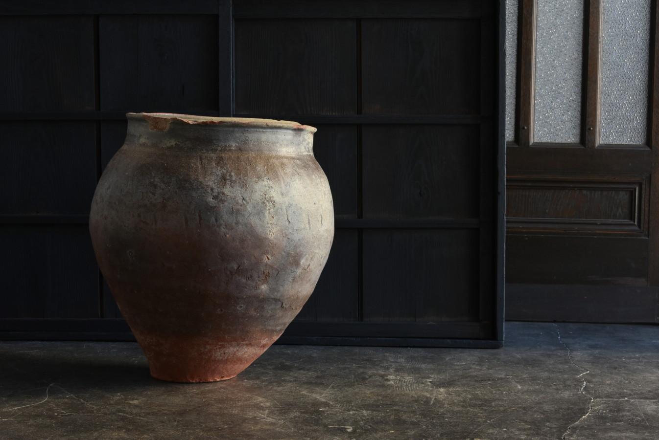 Hand-Crafted Japanese Antique Pottery Large Jar/1610-1680/Edo Period/Wabisabi Tsubo/Tokoname