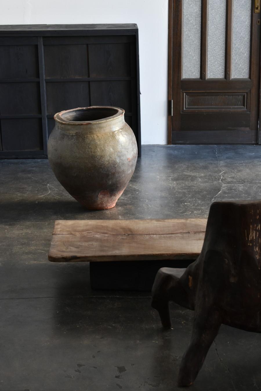 Japanese Antique Pottery Large Jar/1610-1680/Edo Period/Wabisabi Tsubo/Tokoname In Good Condition In Sammu-shi, Chiba