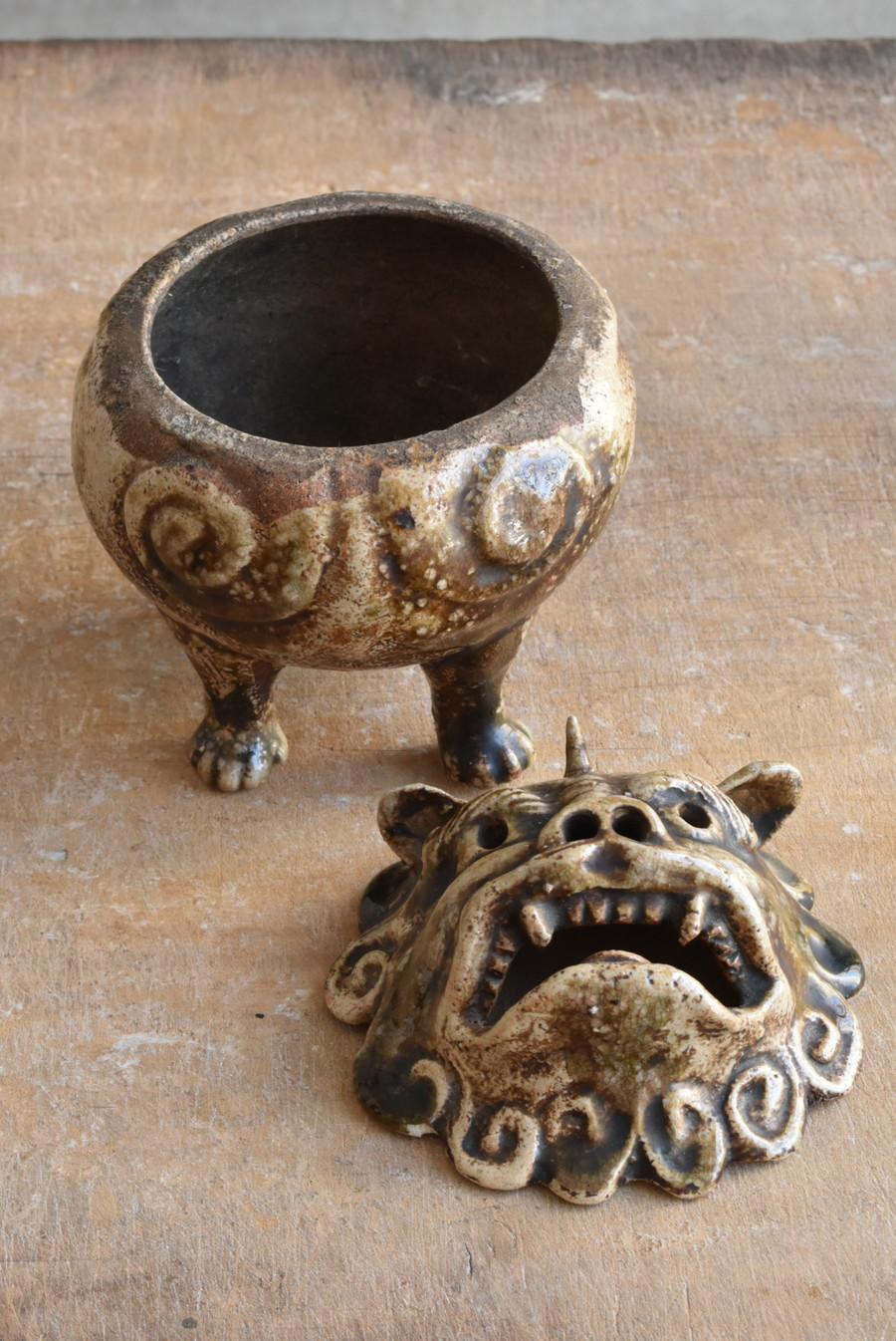 Glazed Japanese antique pottery lion-shaped incense burner / 17th - 18th century / Edo 
