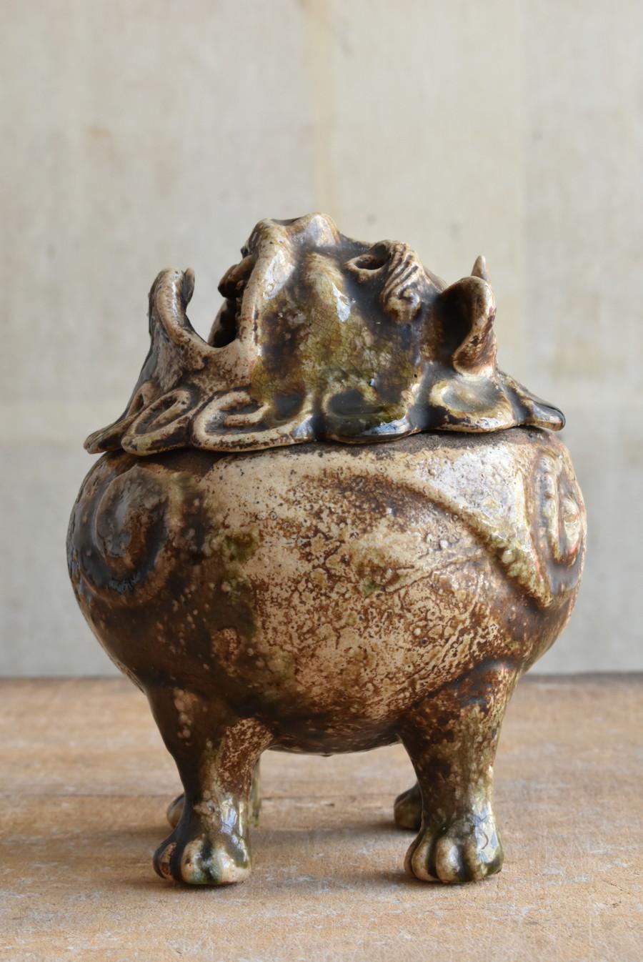 Antico bruciaincenso giapponese in ceramica a forma di leone / XVII-XVIII secolo / Edo In condizioni buone a Sammu-shi, Chiba