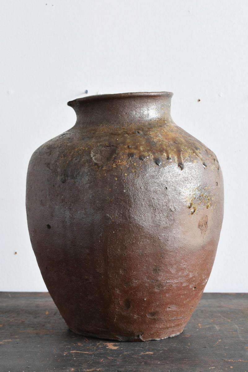 18th Century and Earlier Japanese Antique Pottery Pot / 16th Century / Vase with Beautiful Natural Glaze
