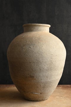 Japanische antike japanische Töpferwaren, seltene Vase aus Shigaraki-Ware/ Vase in Graugrauweiß mit geriffelter Vase