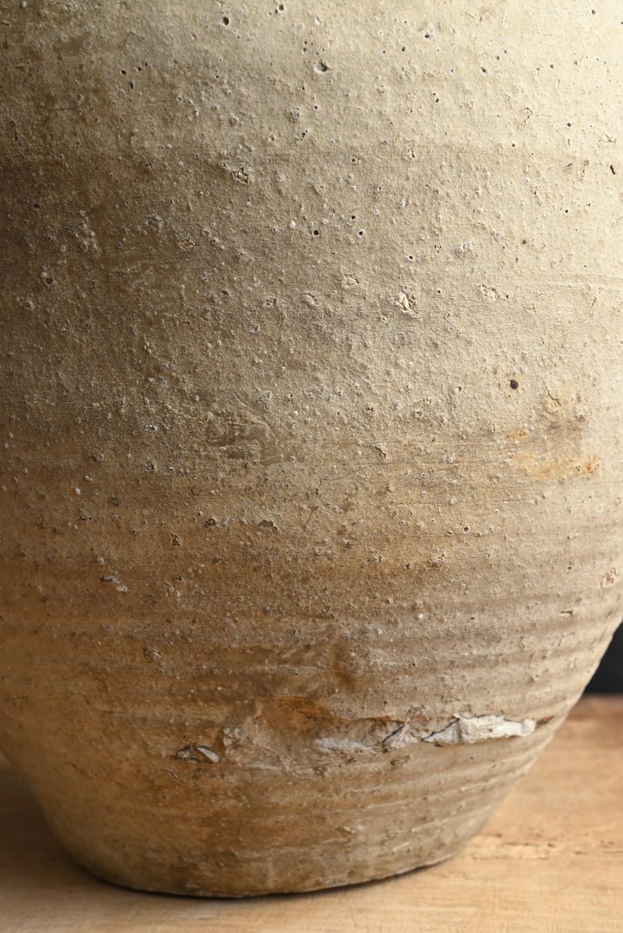 Intagliato a mano Ceramica antica giapponese, raro vaso Shigaraki ware/ Vaso bianco grigiastro Whiting in vendita