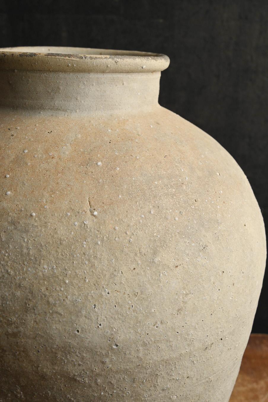 Ceramica antica giapponese, raro vaso Shigaraki ware/ Vaso bianco grigiastro Whiting In condizioni discrete in vendita a Sammu-shi, Chiba